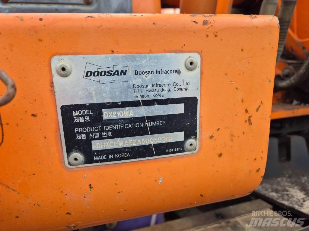 Doosan DX210WA  휠 굴삭기