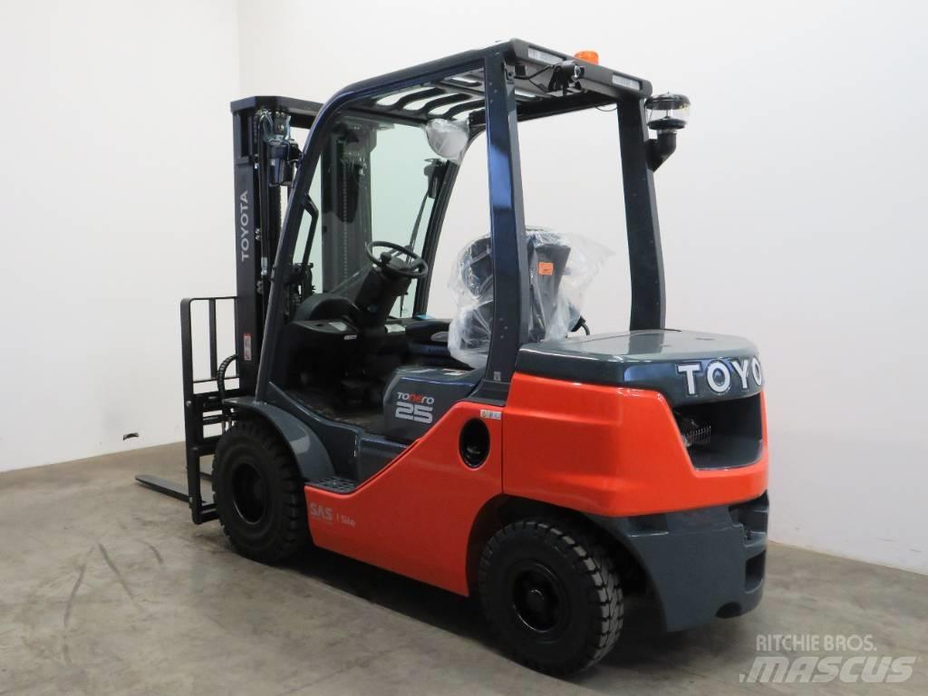 Toyota 8 FDF 25 디젤 지게차