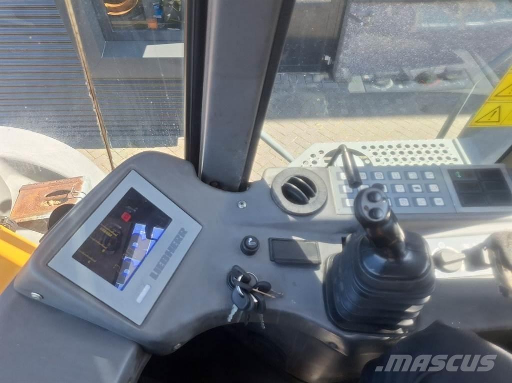 Liebherr L580  휠로우더