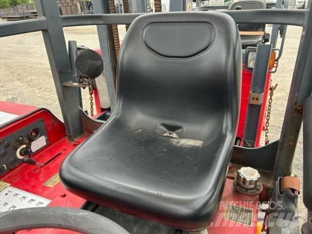 Moffett M5500 험지용 트럭