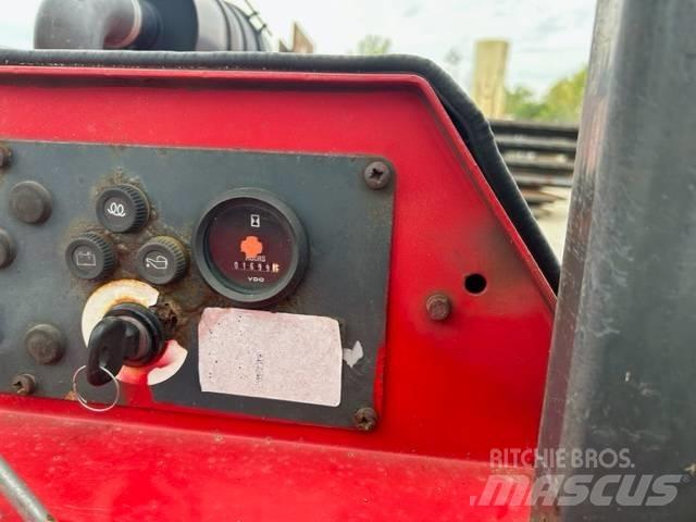 Moffett M5500 험지용 트럭