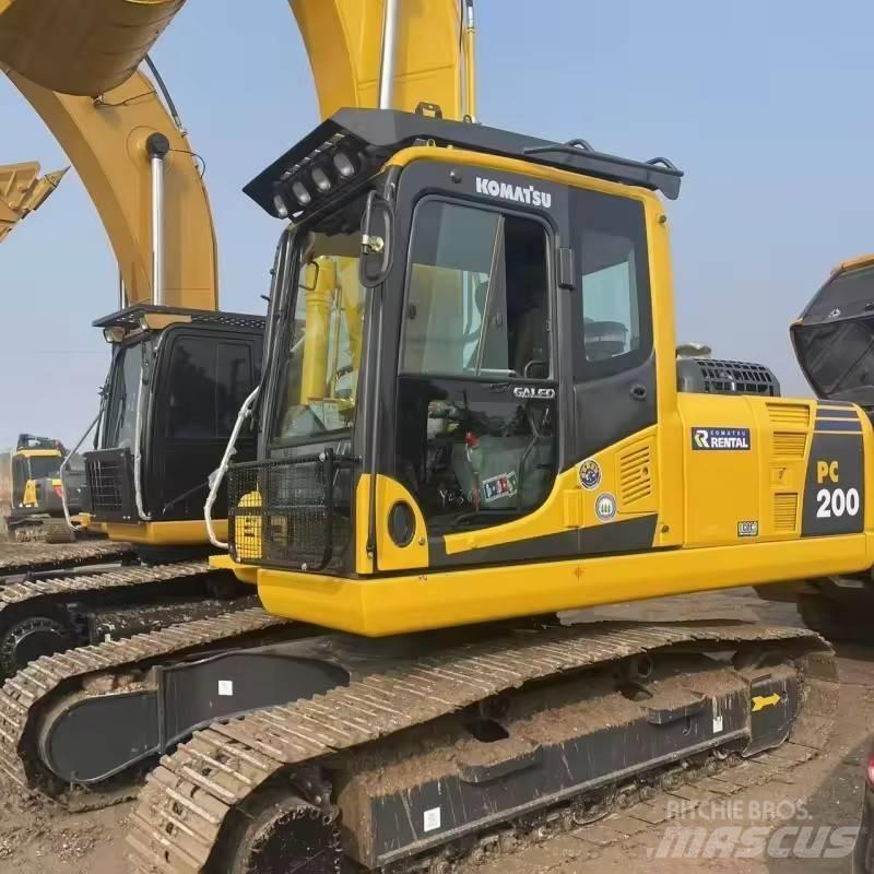 Komatsu PC 200 대형 굴삭기 29톤 이상