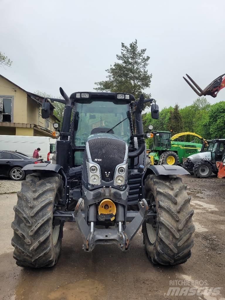 Valtra N 104 트랙터