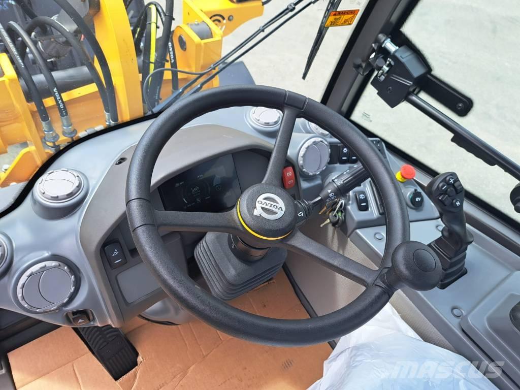 Volvo JL25H  스키드로더