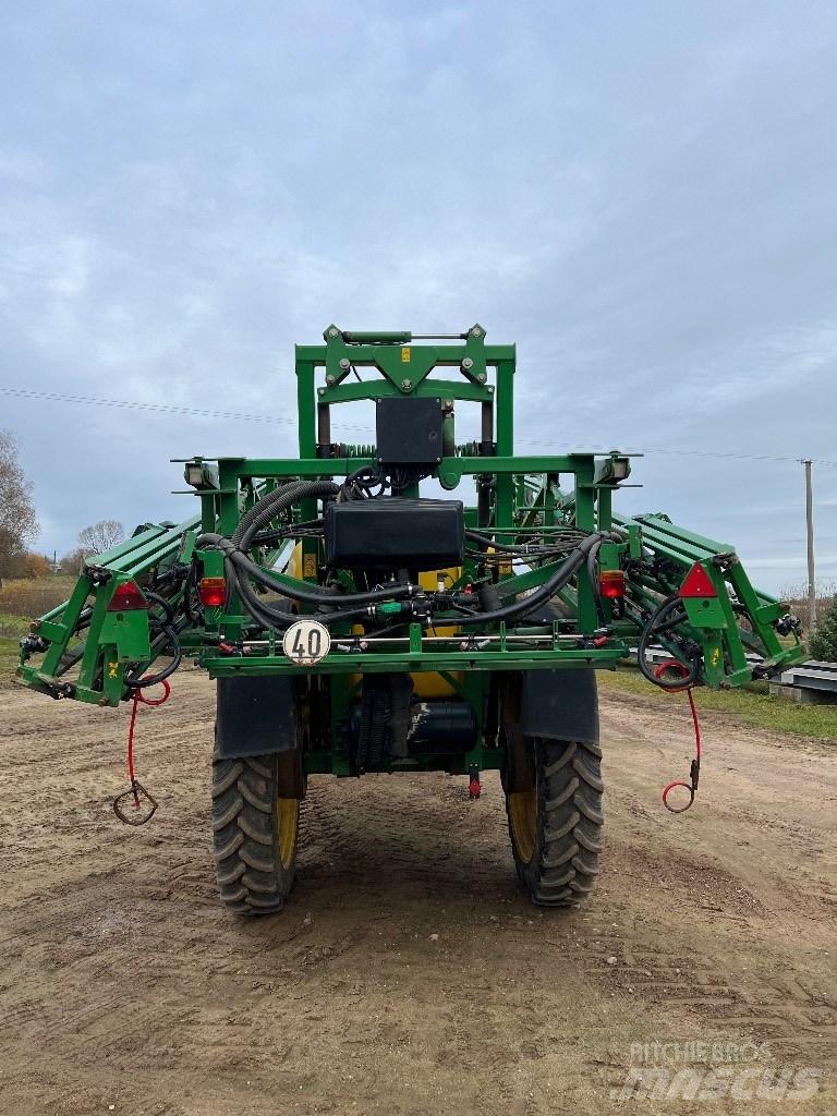 John Deere 740 견인형 분무기