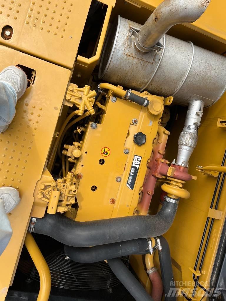 CAT 320 D 대형 굴삭기 29톤 이상