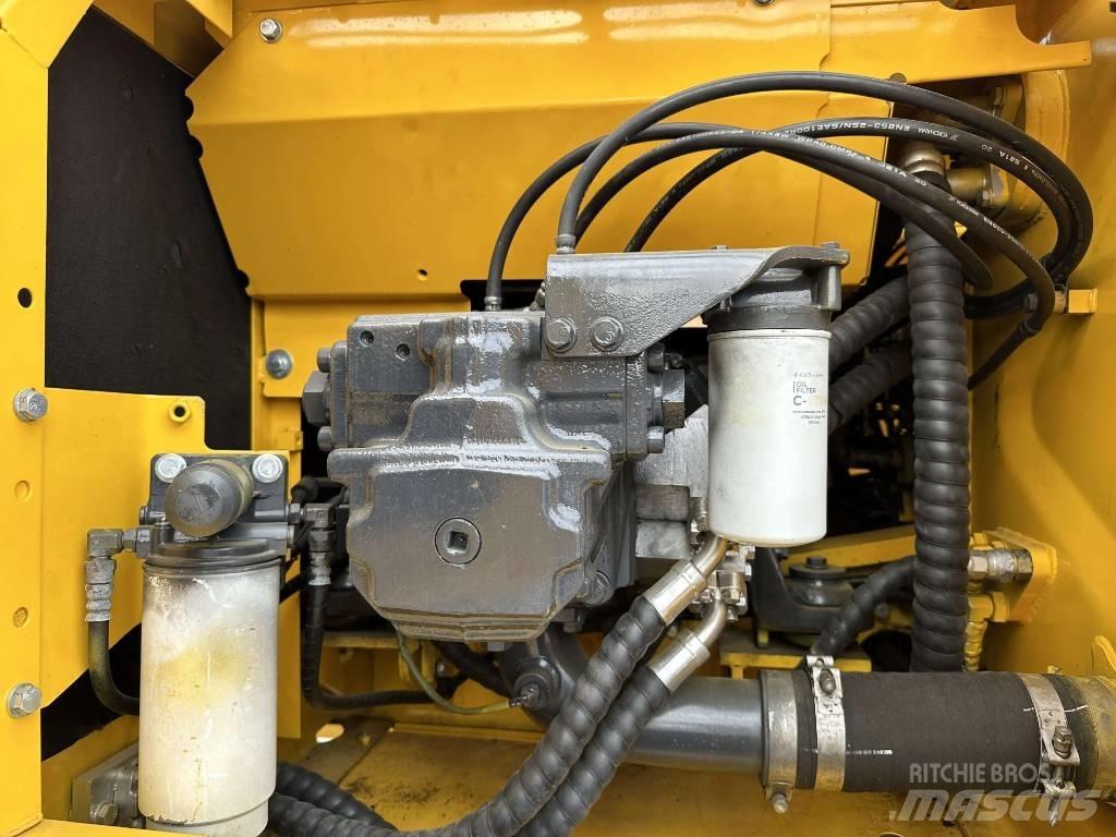 Komatsu PC200-8 대형 굴삭기 29톤 이상