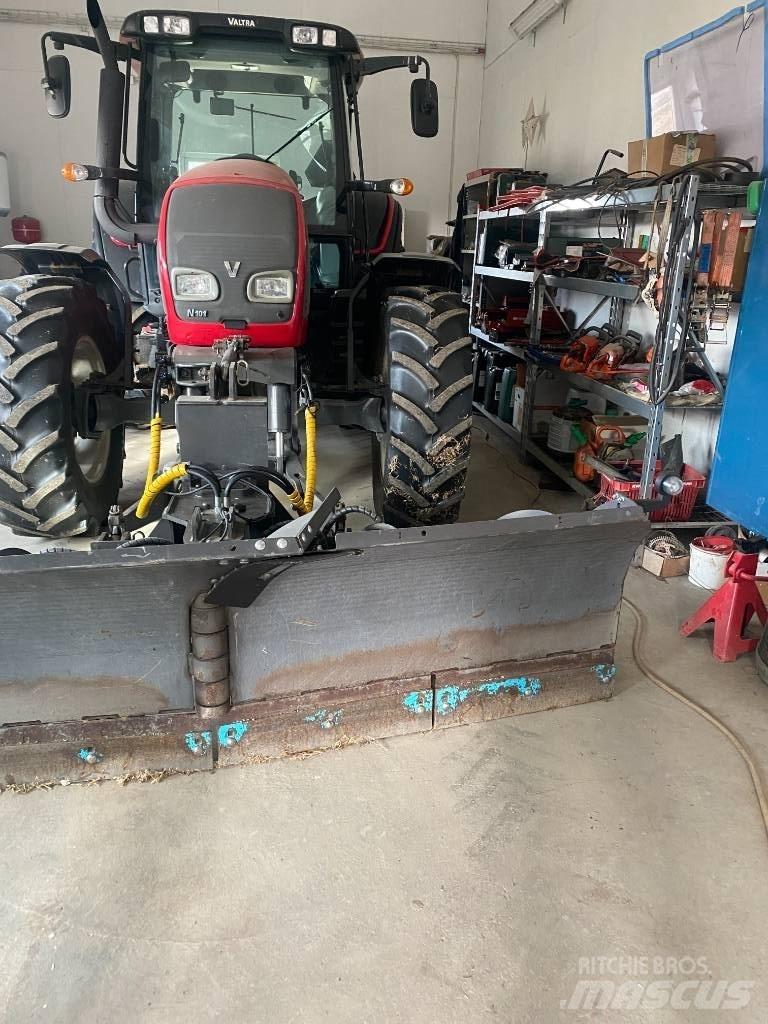 Valtra N 101 트랙터