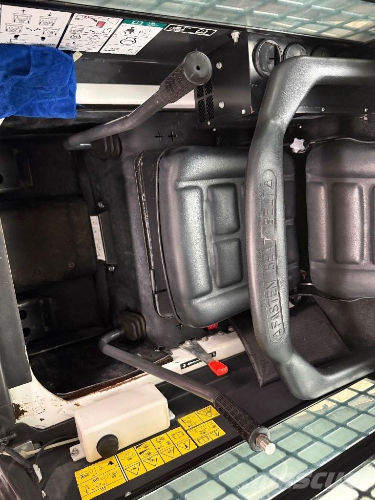 Bobcat S 16  스키드로더