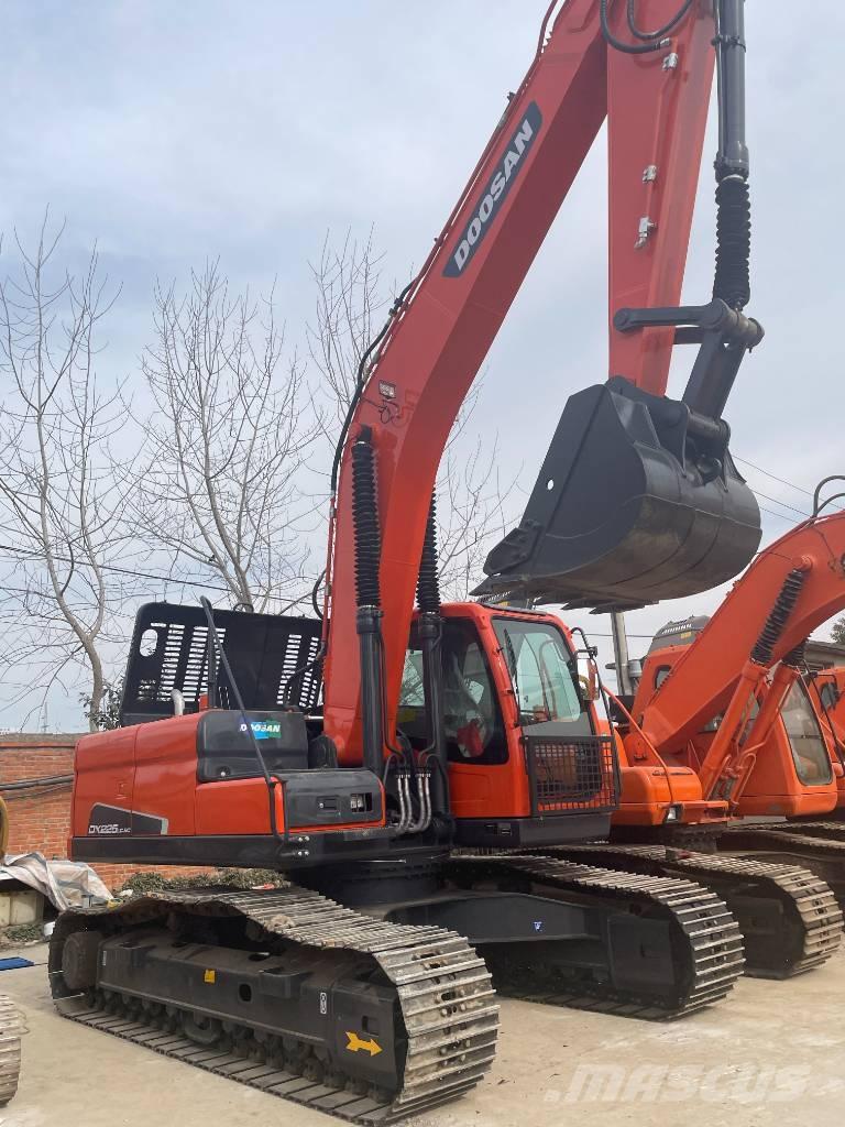 Doosan DX 225 대형 굴삭기 29톤 이상