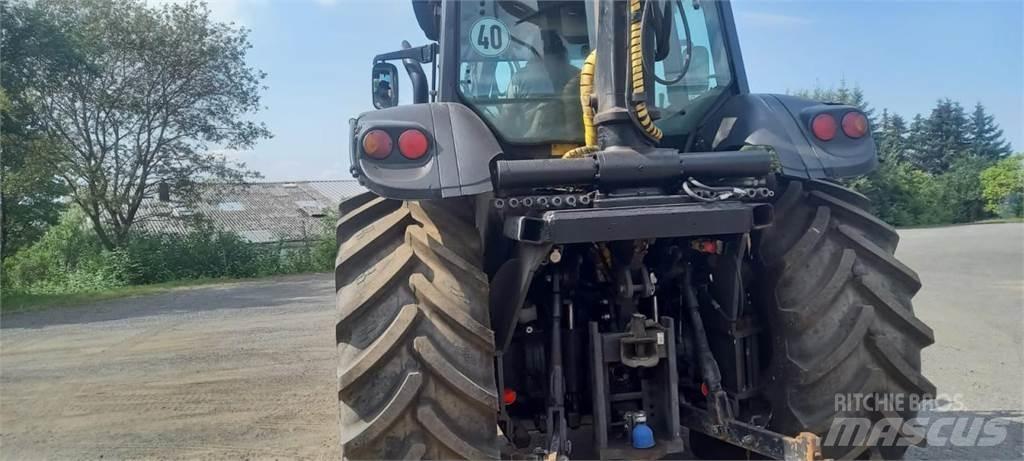 Valtra T130 트랙터