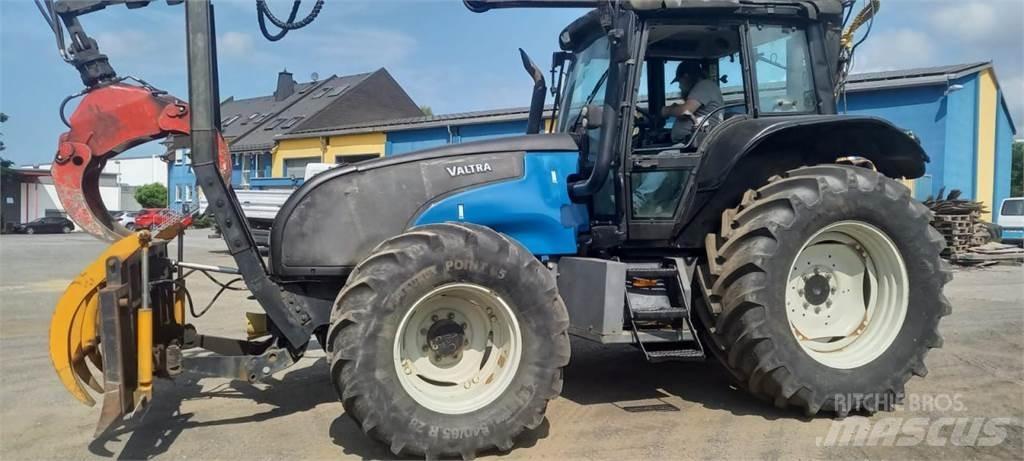 Valtra T130 트랙터