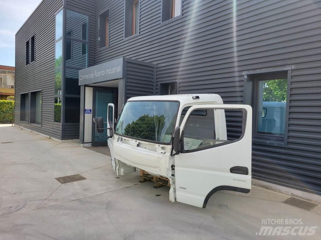 Mitsubishi Fuso "C" 캐빈 및 인테리어