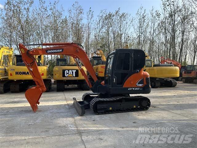 Doosan DX 60 소형 굴삭기 7톤 미만