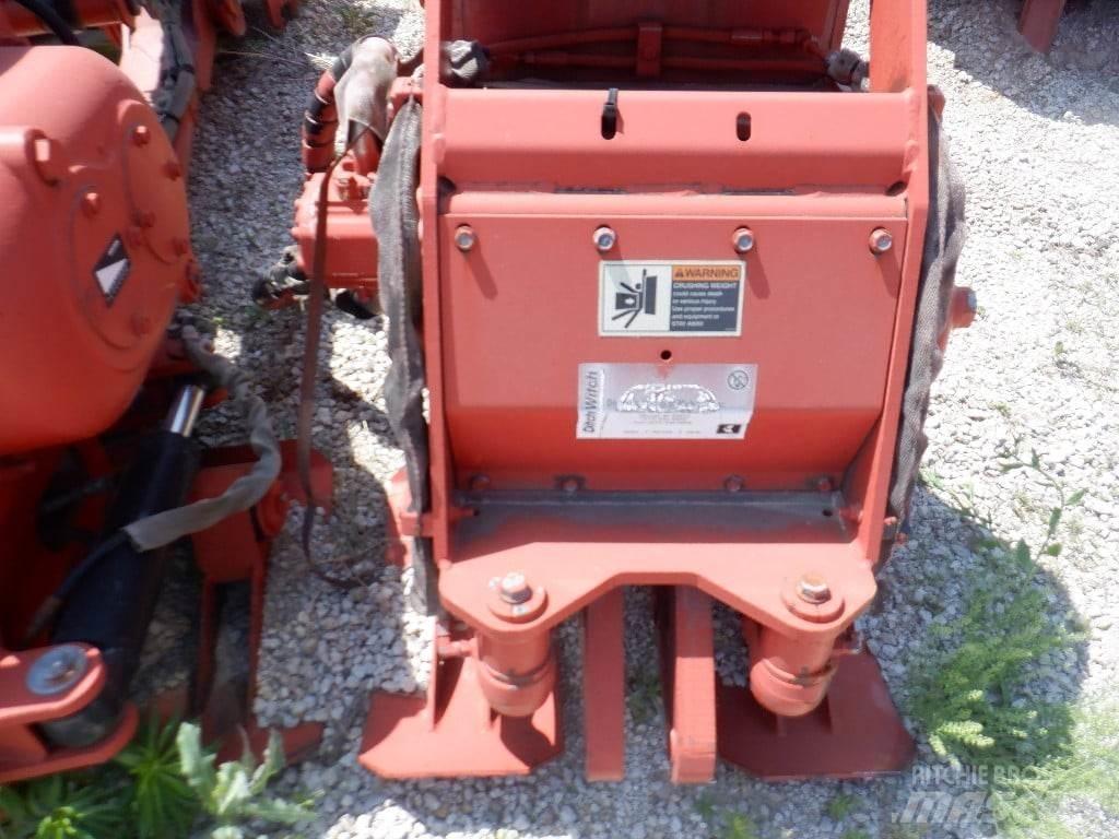 Ditch Witch M530 쟁기