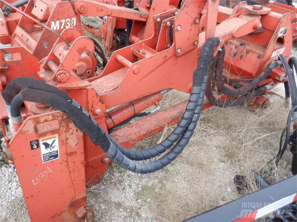 Ditch Witch M730 쟁기