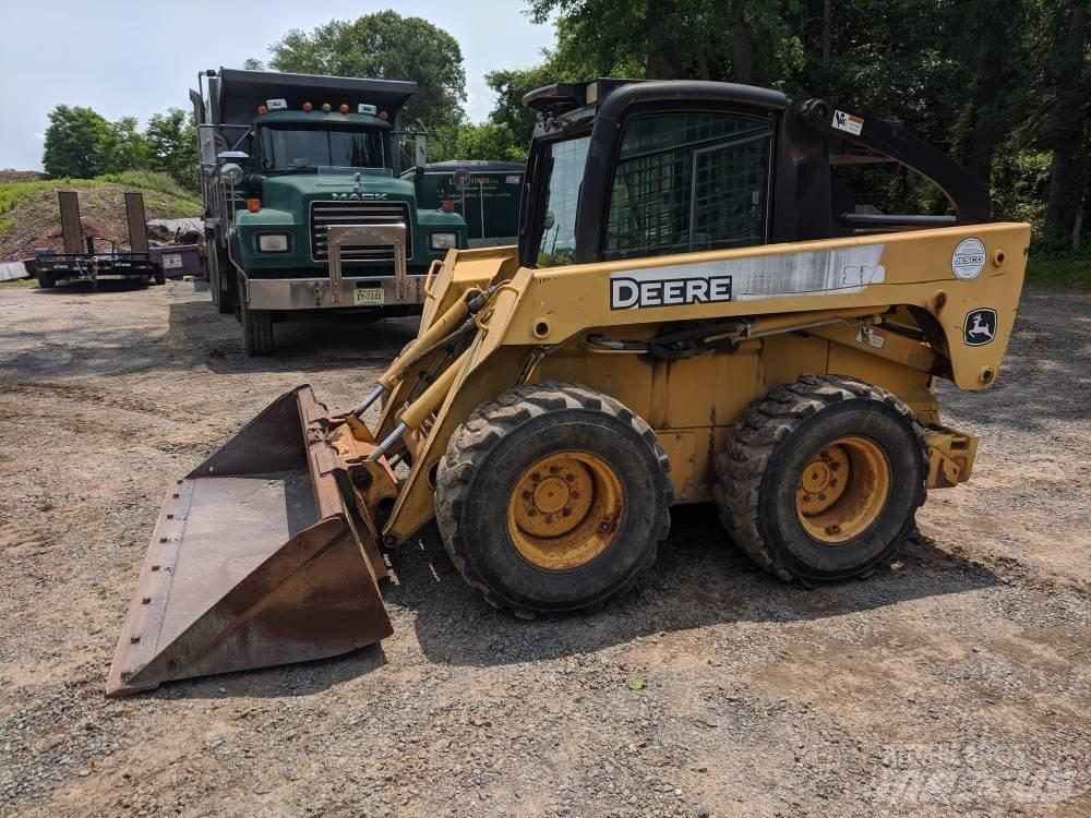 John Deere 328  스키드로더