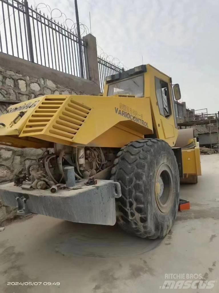 Bomag bw225d-3 싱글 드럼 롤러