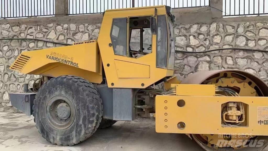 Bomag bw225d-3 싱글 드럼 롤러