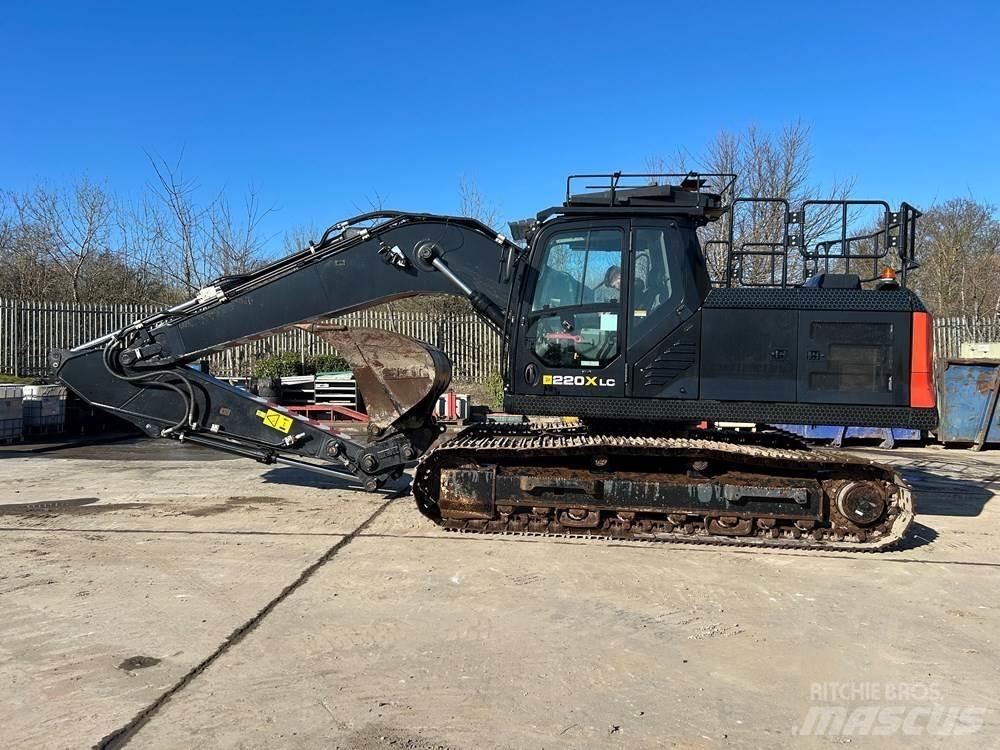 JCB 220X 대형 굴삭기 29톤 이상