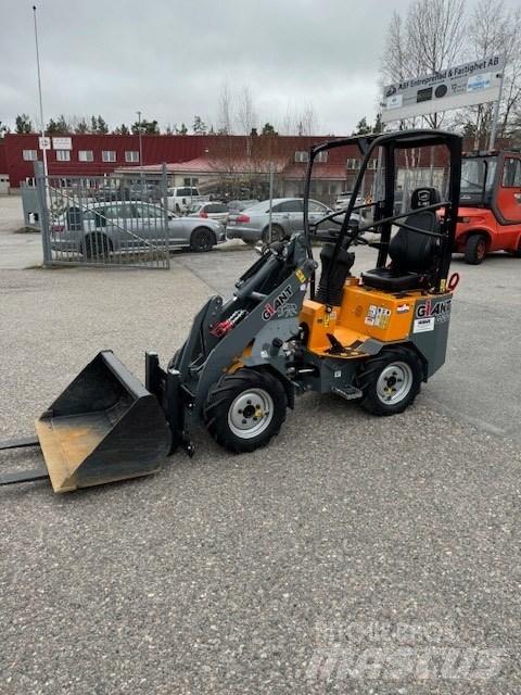 GiANT G 1200 미니 로더