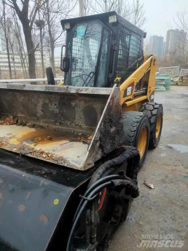 CAT 226 B  스키드로더