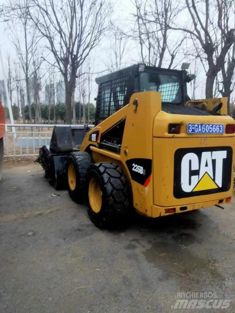 CAT 226 B  스키드로더