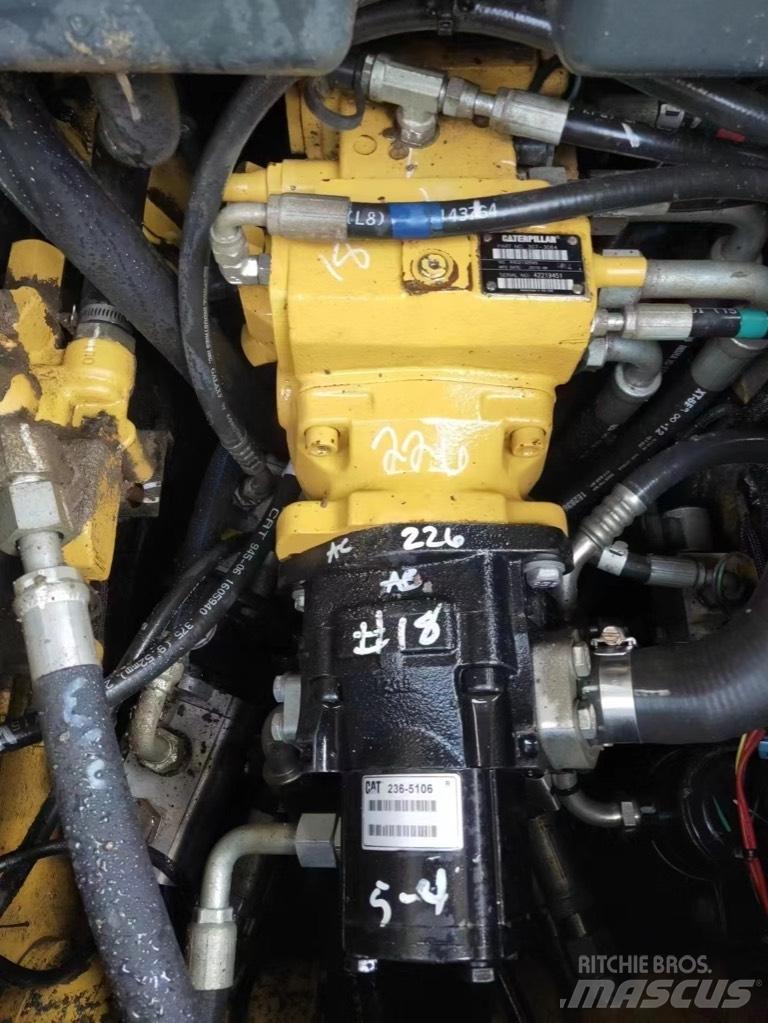 CAT 226 B  스키드로더