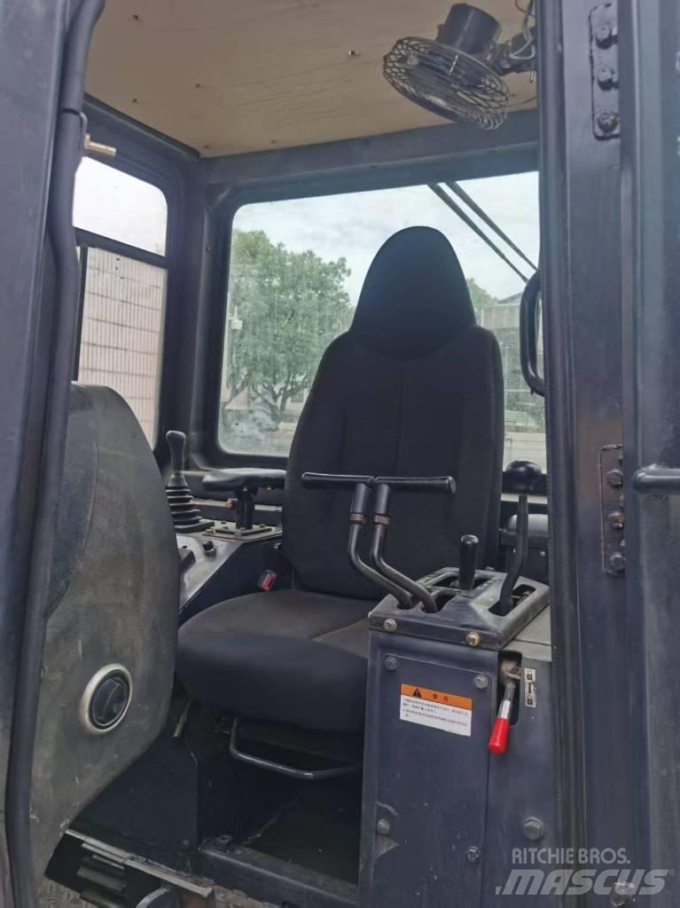 Shantui SD 22 크롤러 도저