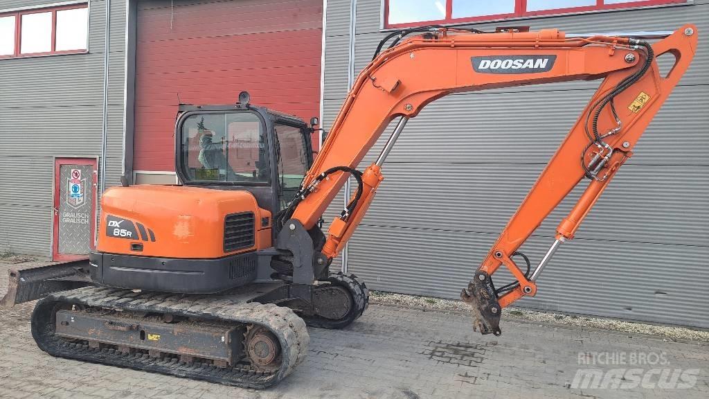 Doosan DX 85 R-3 중형굴삭기 7톤-28톤