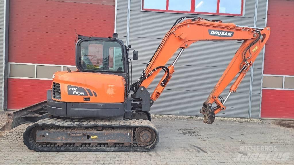 Doosan DX 85 R-3 중형굴삭기 7톤-28톤