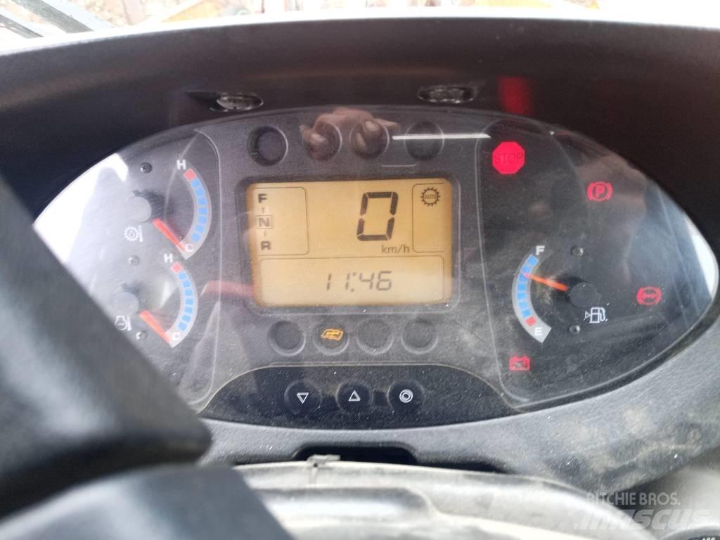 Hitachi ZW 220  휠로우더