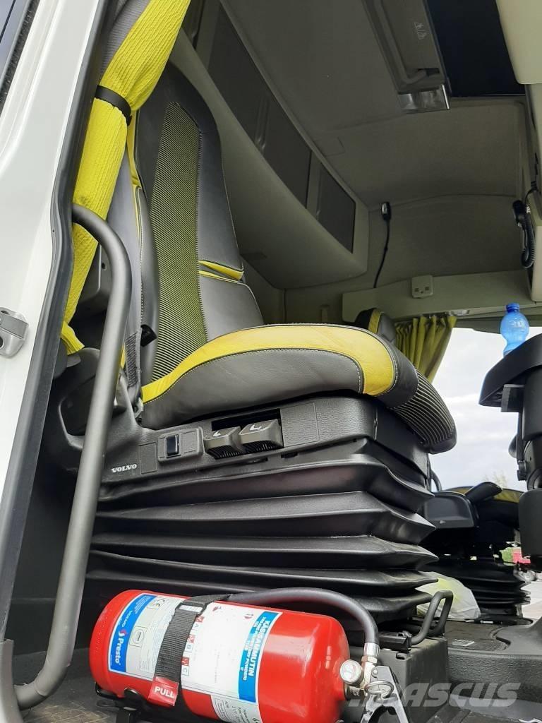 Volvo FH 16 목재 트럭