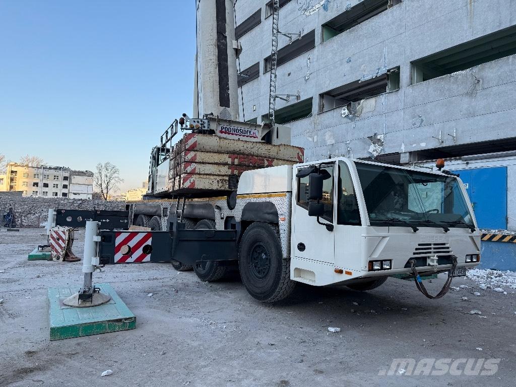 Demag AC 200-1 A/T 크레인