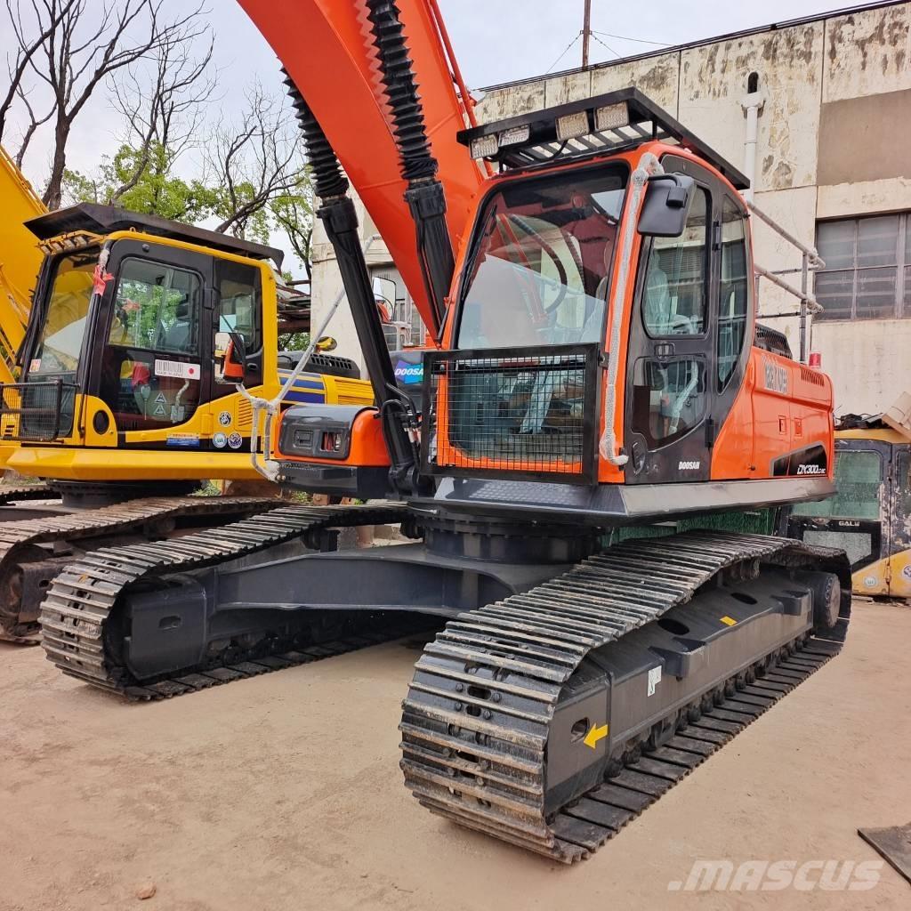 Doosan DX 300 대형 굴삭기 29톤 이상