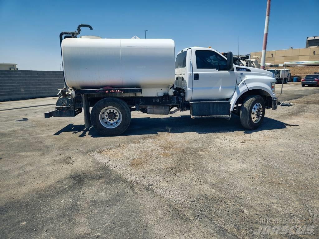 Ford F 650 SD 급수차