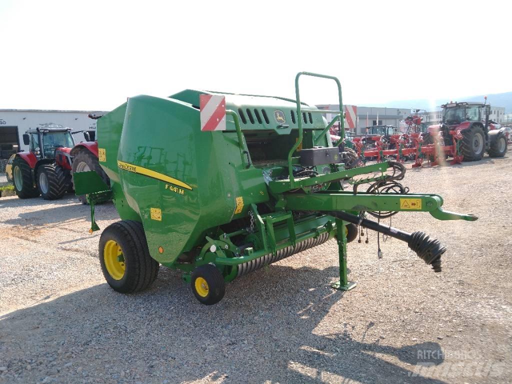 John Deere F441M 원형 곤포기