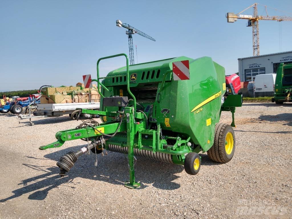John Deere F441M 원형 곤포기