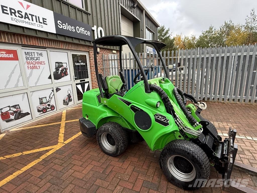 Avant 528 미니 로더