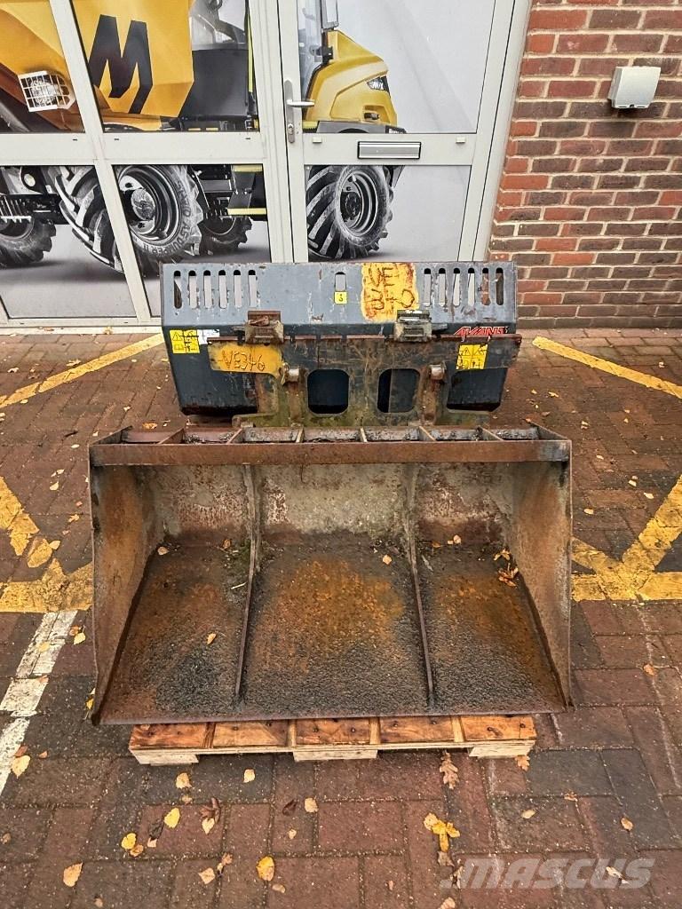 Avant 528 미니 로더