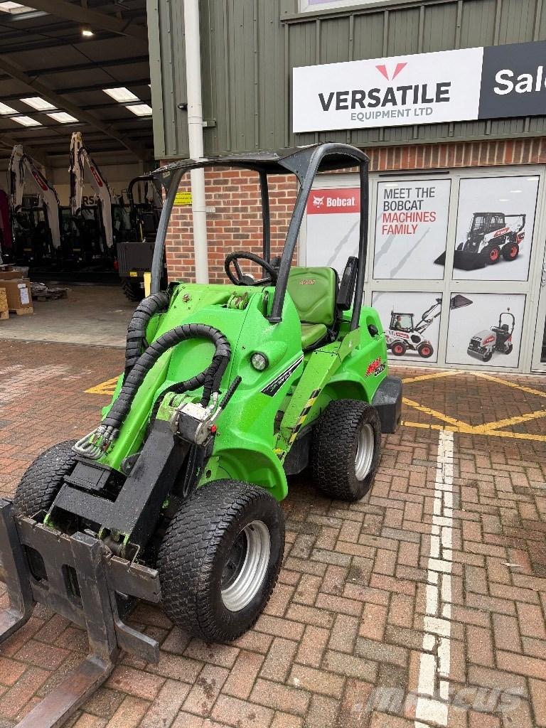 Avant 528 미니 로더