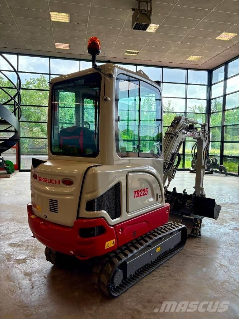 Takeuchi TB 225 소형 굴삭기 7톤 미만
