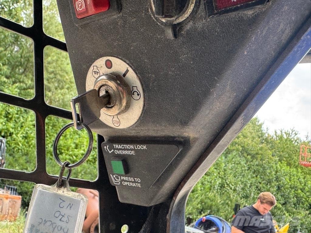 Bobcat S 70  스키드로더