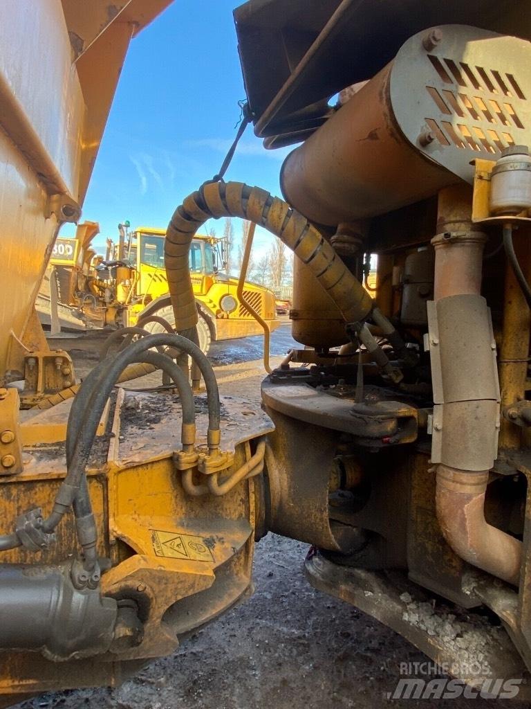 Volvo A 25 D 연결식 홀러