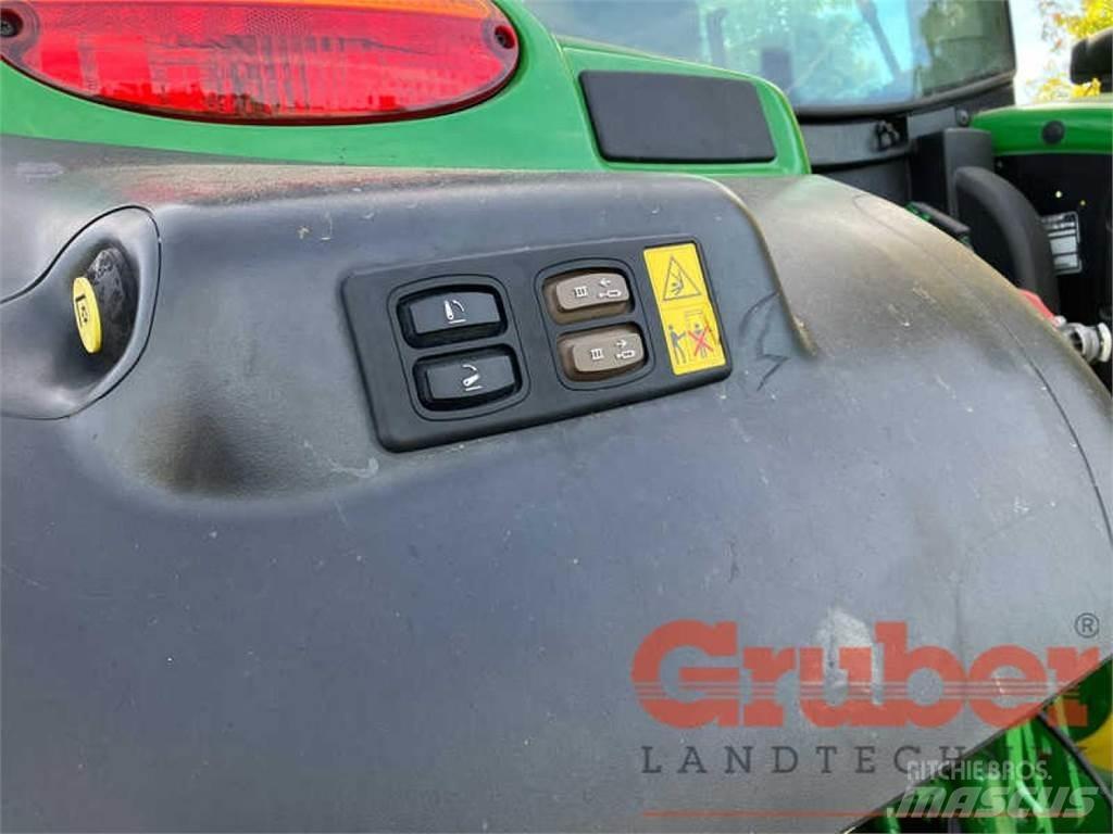 John Deere 6130 R 트랙터