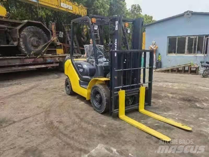 Komatsu 3Ton 디젤 지게차