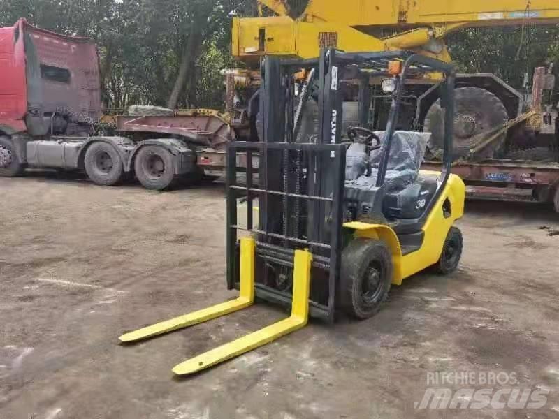 Komatsu 3Ton 디젤 지게차