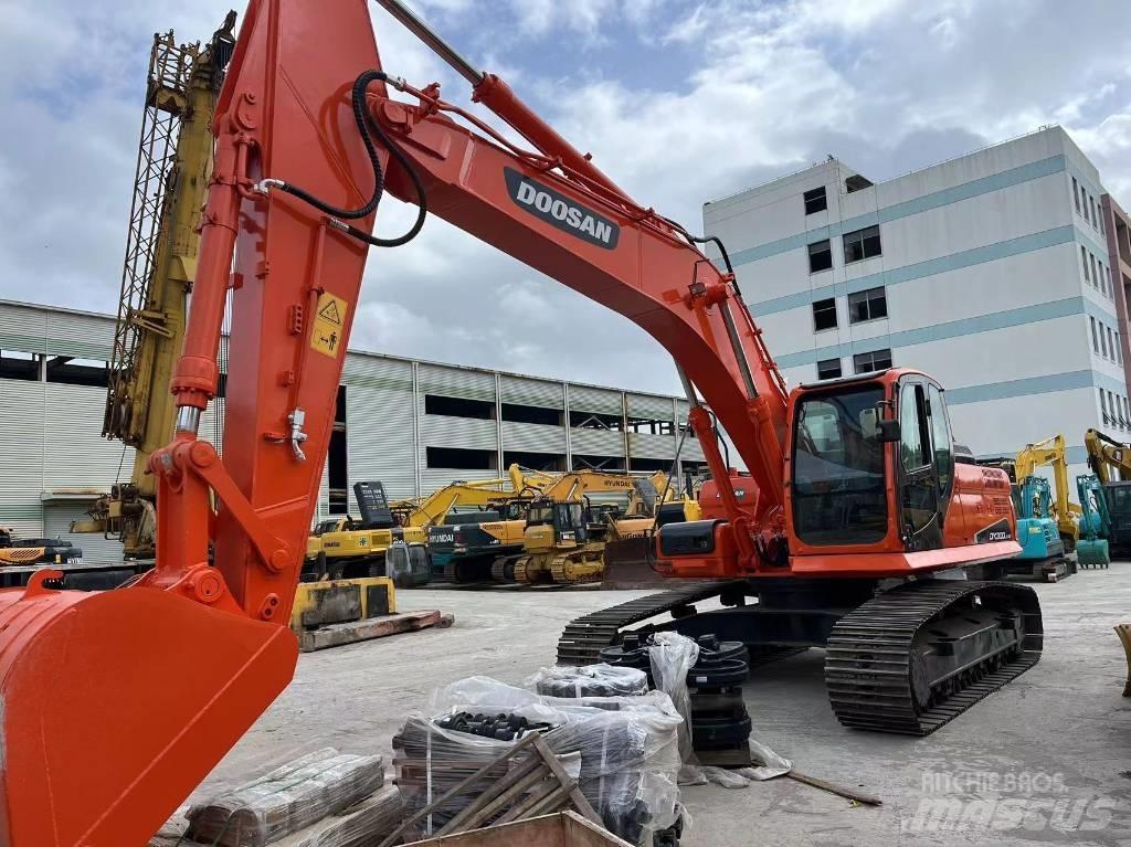 Doosan DX 300 대형 굴삭기 29톤 이상