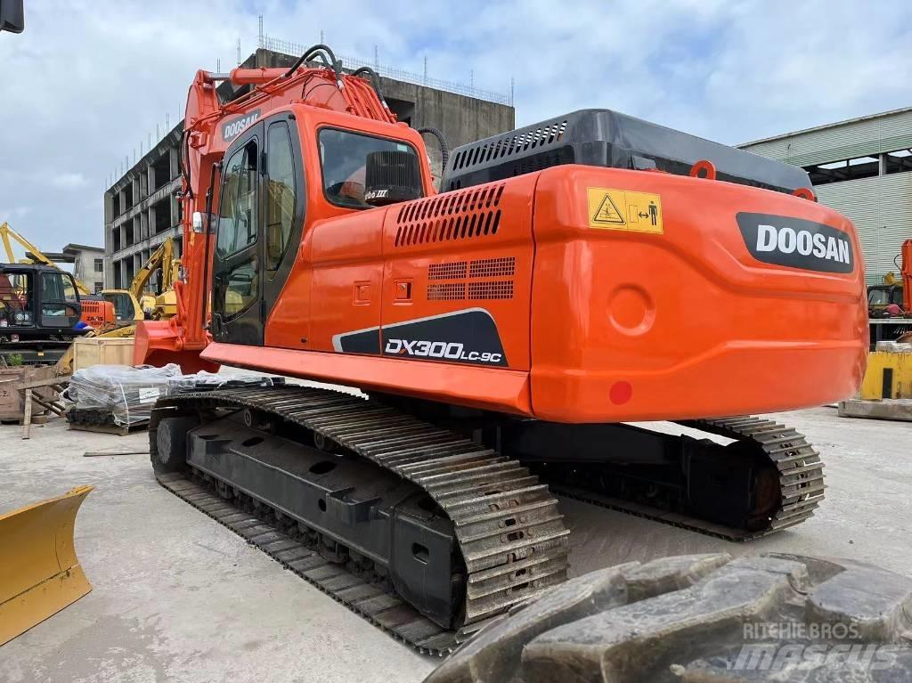 Doosan DX 300 대형 굴삭기 29톤 이상
