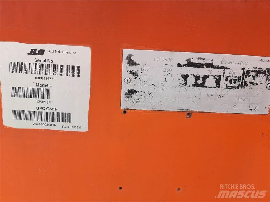 JLG 1350SJP 견인식 전동이동 리프트